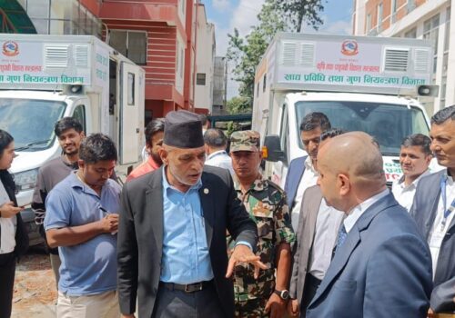 कृषि मन्त्री अधिकारीले सञ्चालनमा ल्याए छ वर्ष देखि अलपत्र रहेको वेल इक्विपमेन्ट ल्याबोटरी मोबाइल भ्यान